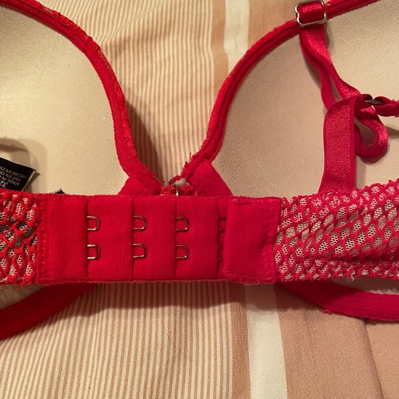 Red Lace Bombshell Victoria Secret Bra 32D - Picture 3 of 6